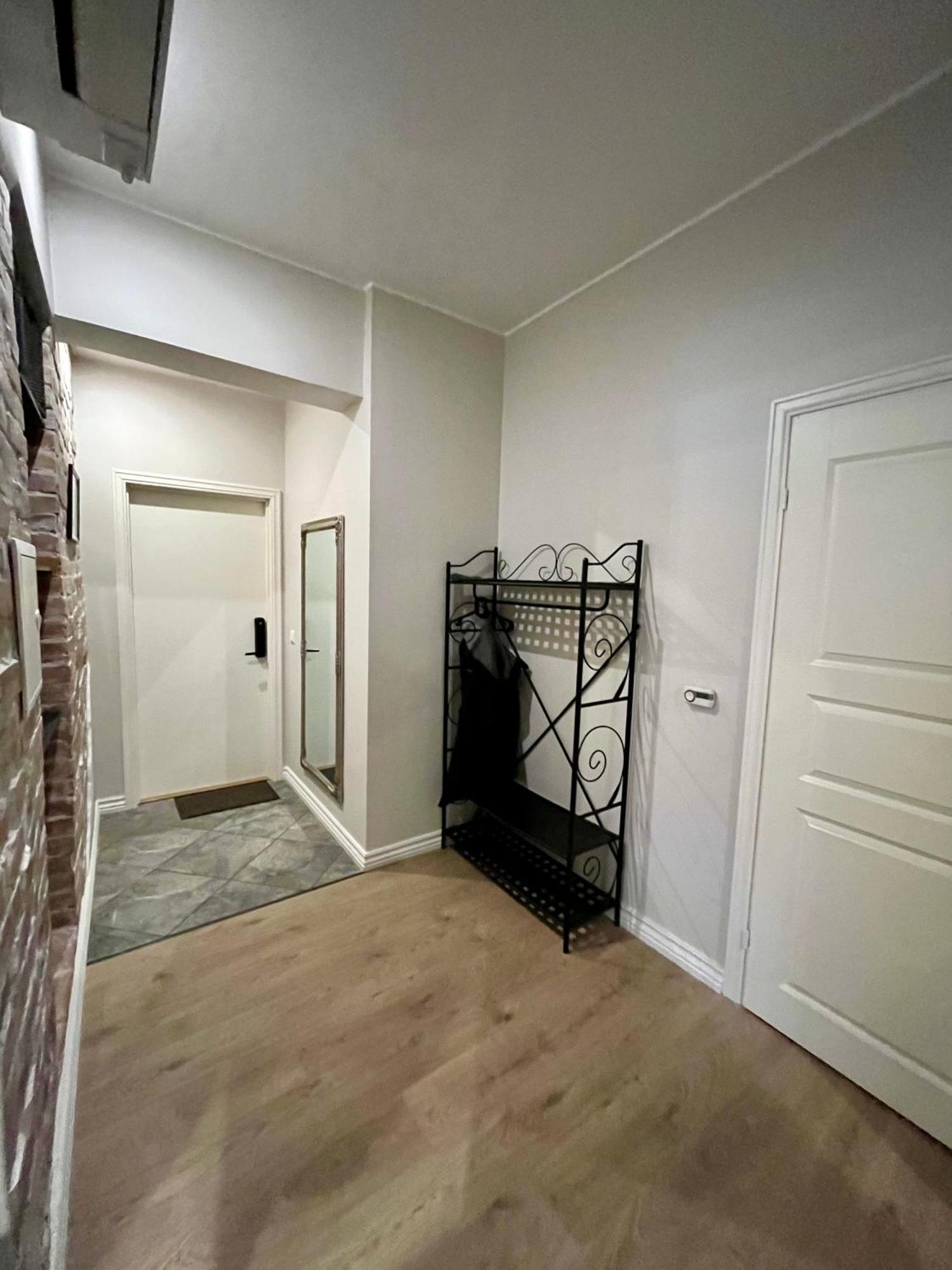 Old Town Apartment - Self Check In Voru Ngoại thất bức ảnh