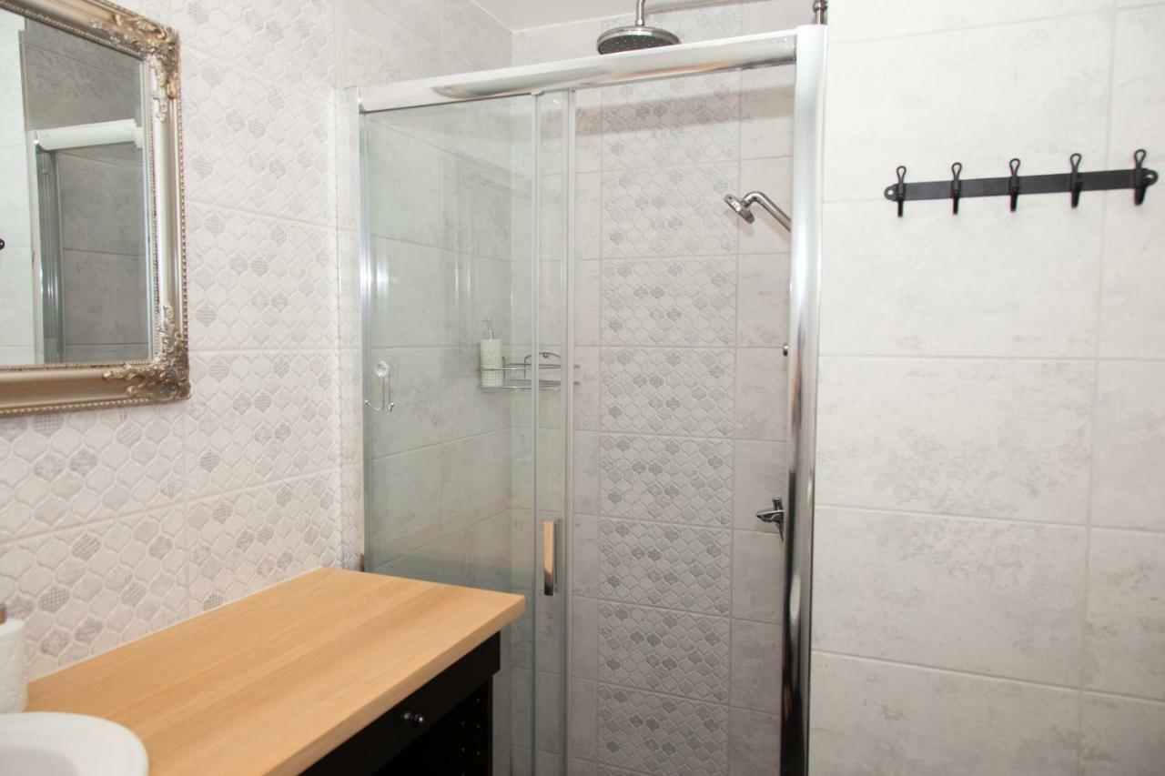 Old Town Apartment - Self Check In Voru Ngoại thất bức ảnh